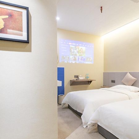 Puzzle Hotel Guangzhou Fenghuang New Village Subway Station Extérieur photo