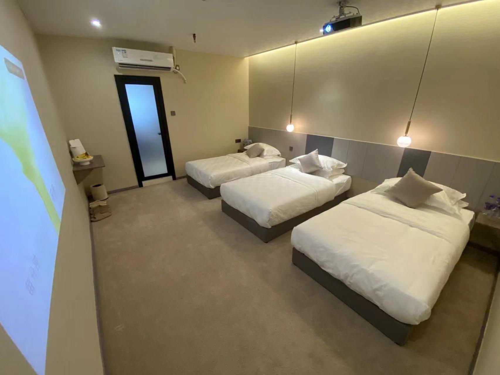Puzzle Hotel Guangzhou Fenghuang New Village Subway Station Extérieur photo