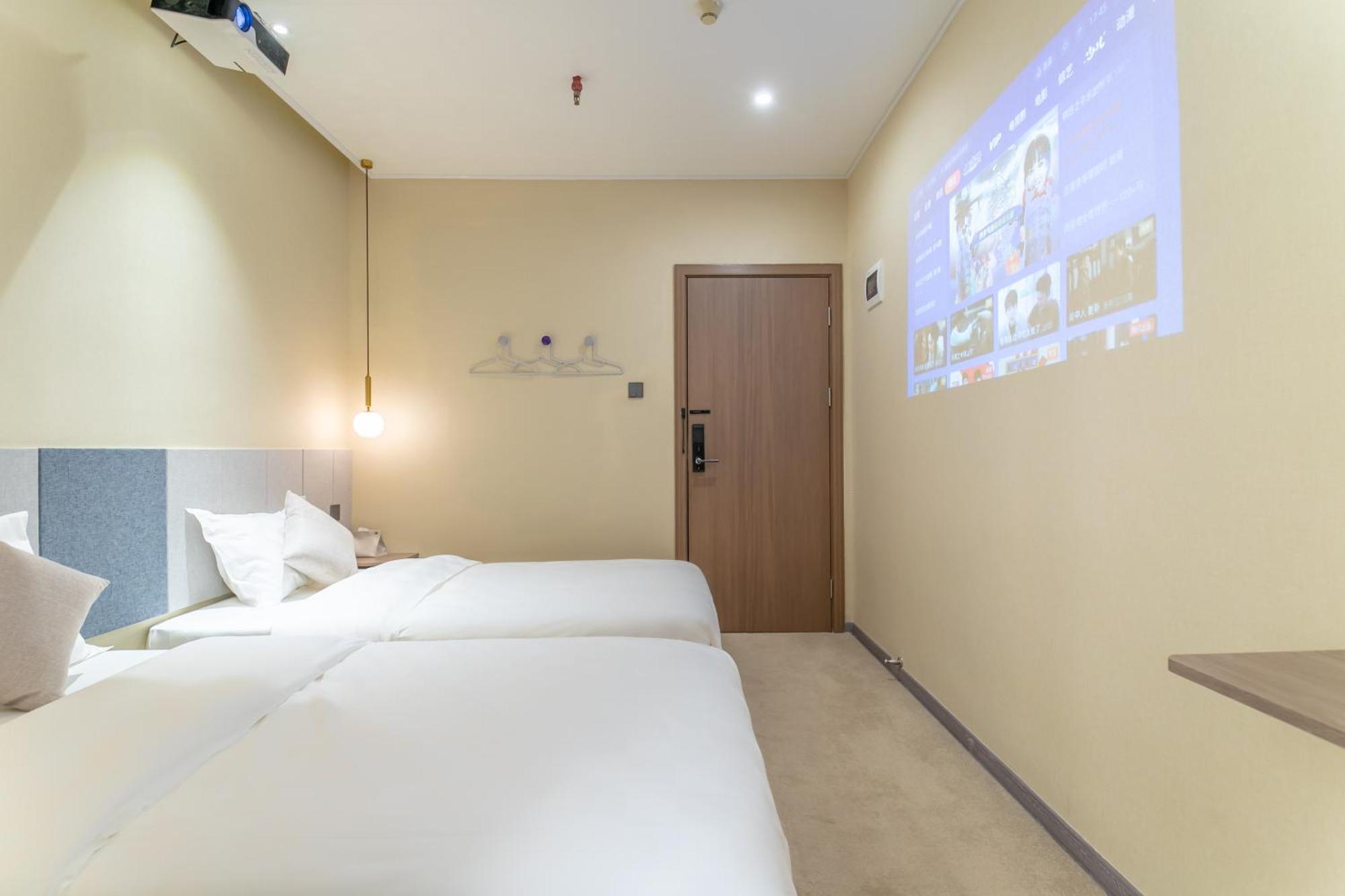 Puzzle Hotel Guangzhou Fenghuang New Village Subway Station Extérieur photo