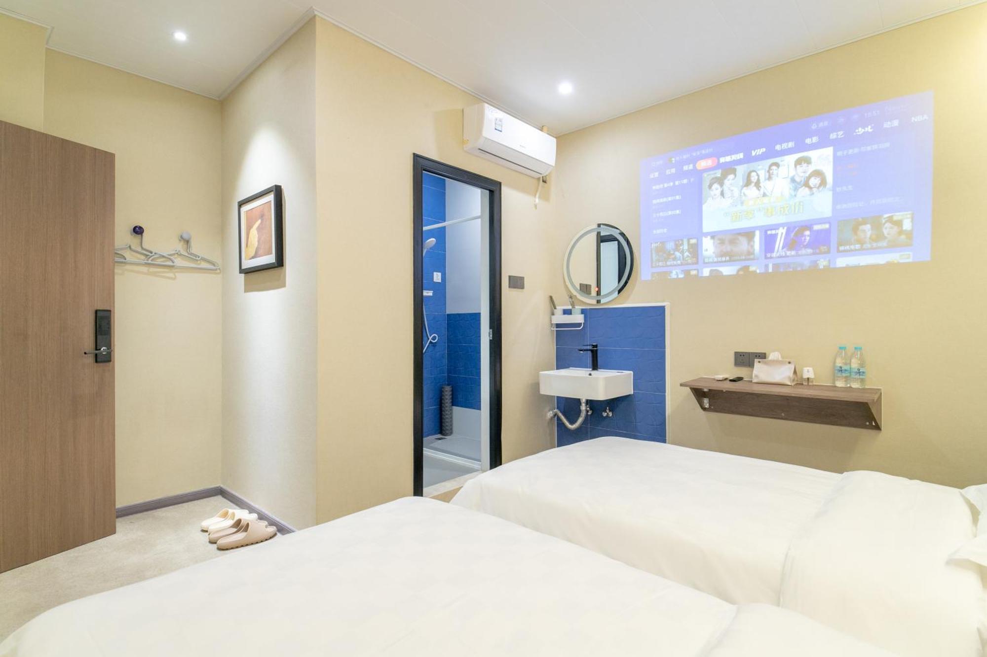 Puzzle Hotel Guangzhou Fenghuang New Village Subway Station Extérieur photo