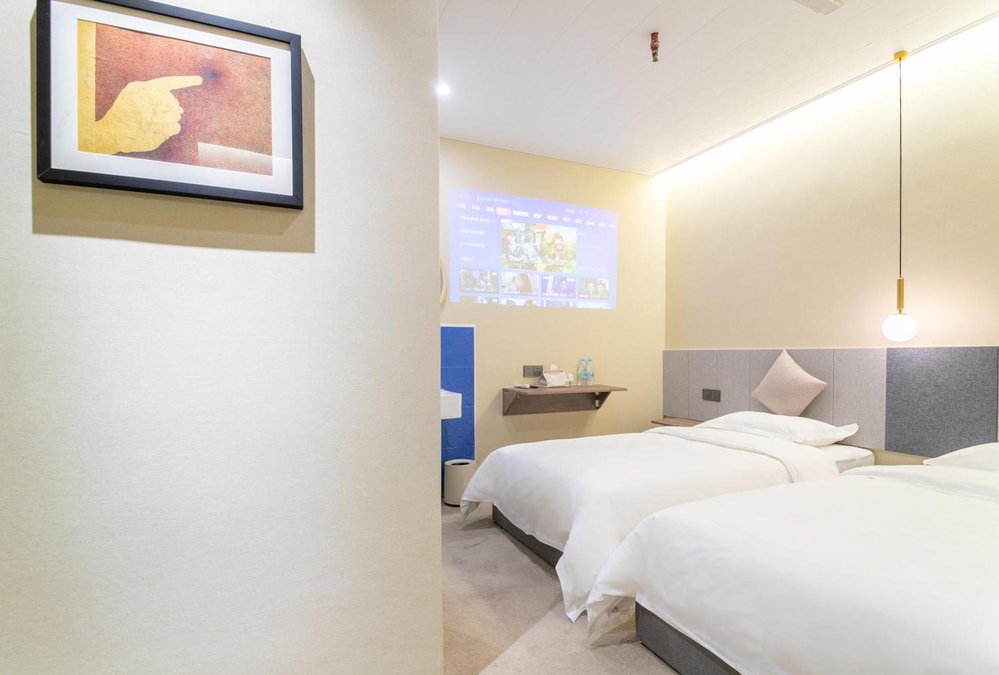 Puzzle Hotel Guangzhou Fenghuang New Village Subway Station Extérieur photo