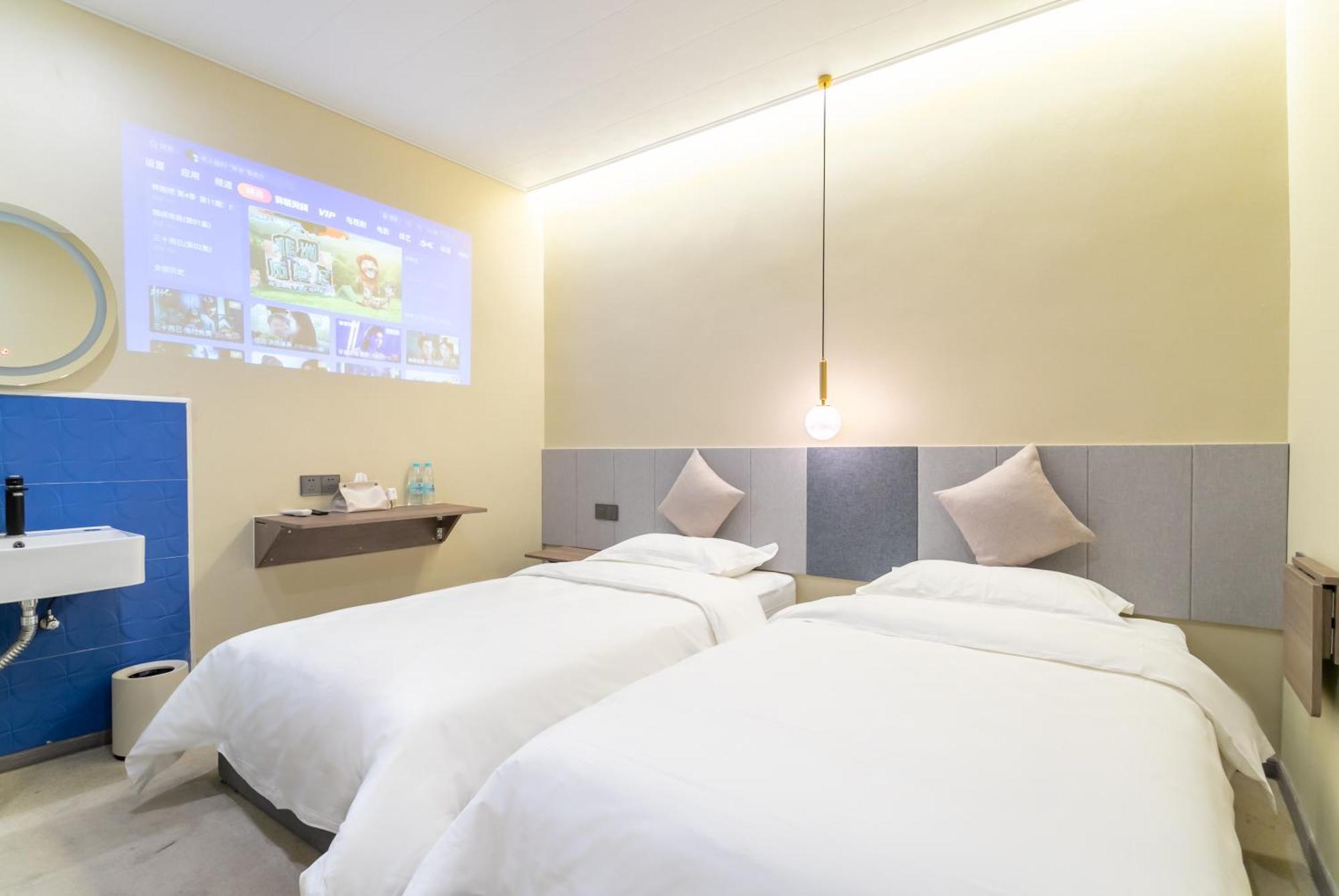 Puzzle Hotel Guangzhou Fenghuang New Village Subway Station Extérieur photo
